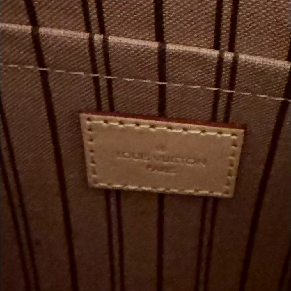 Louis Vuitton Neverfull GM Monogram Tote - Picture 9 of 16